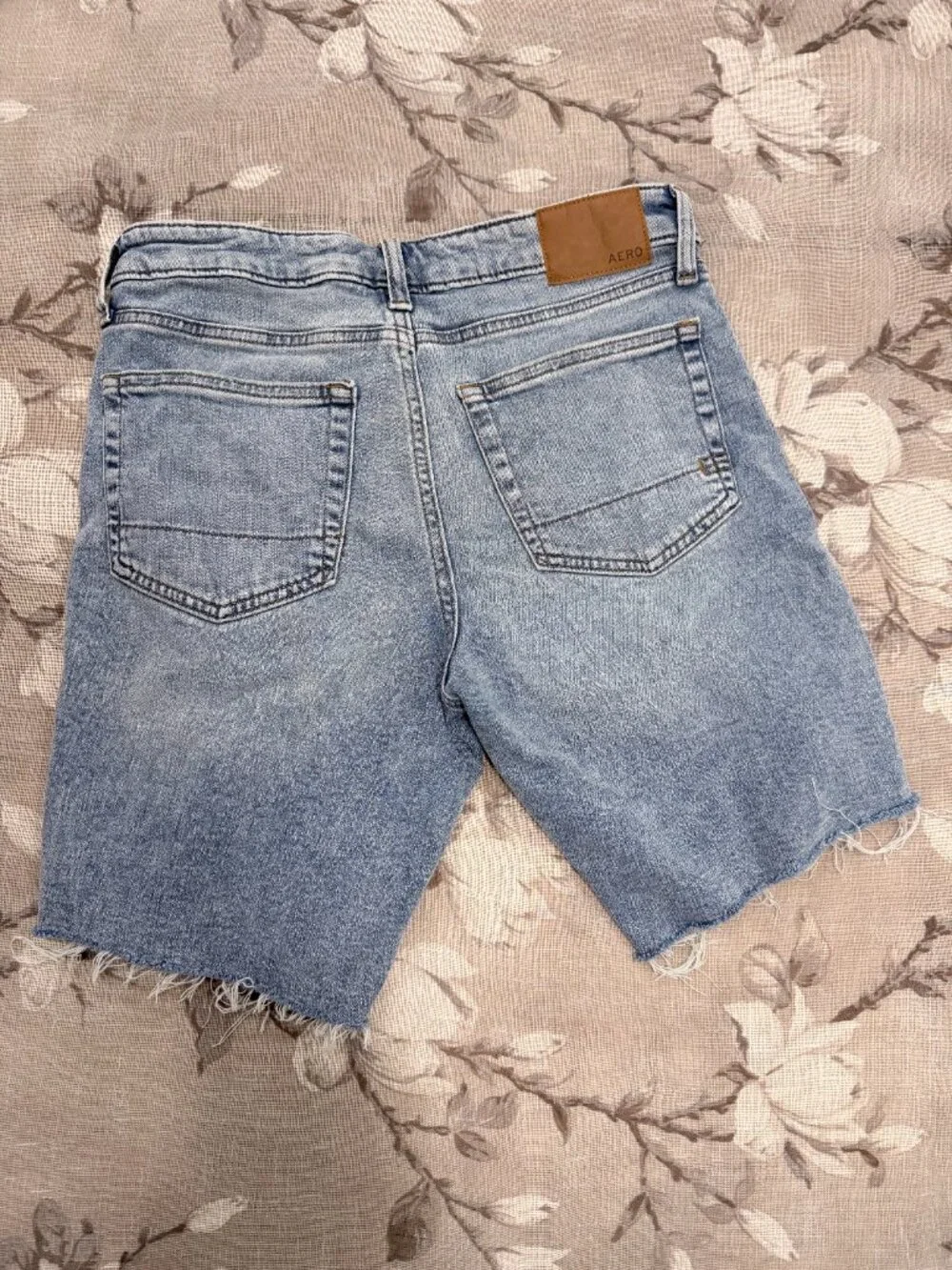 Aeropostale Light Wash Distressed Denim Shorts Sz 30 Raw Hem Stretch Jean Shorts